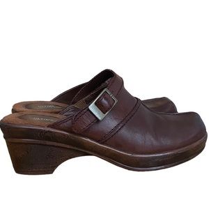 ULTIME CONFORT‎ LEATHER BROWN MINI HEEL BUCKLE SHOE SIZE 7US
